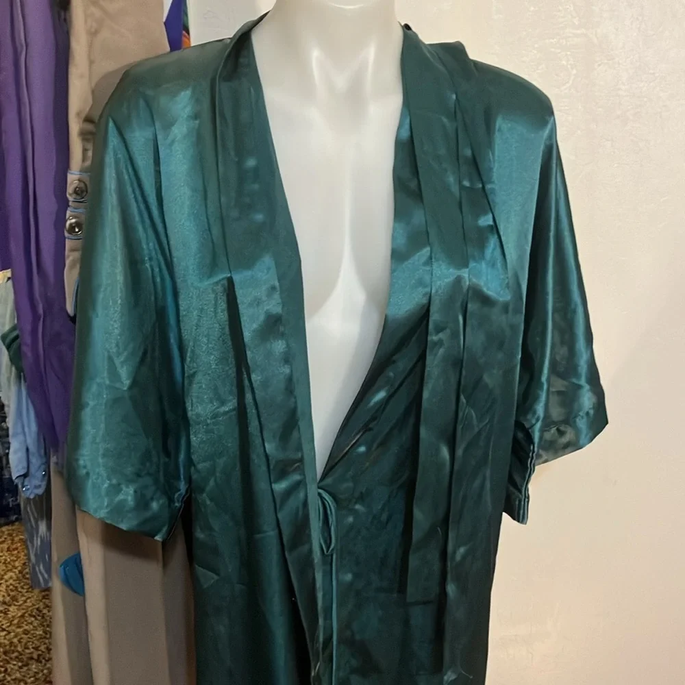 Frederick’s of Hollywood silky wrap robe 1/2 sleeve M